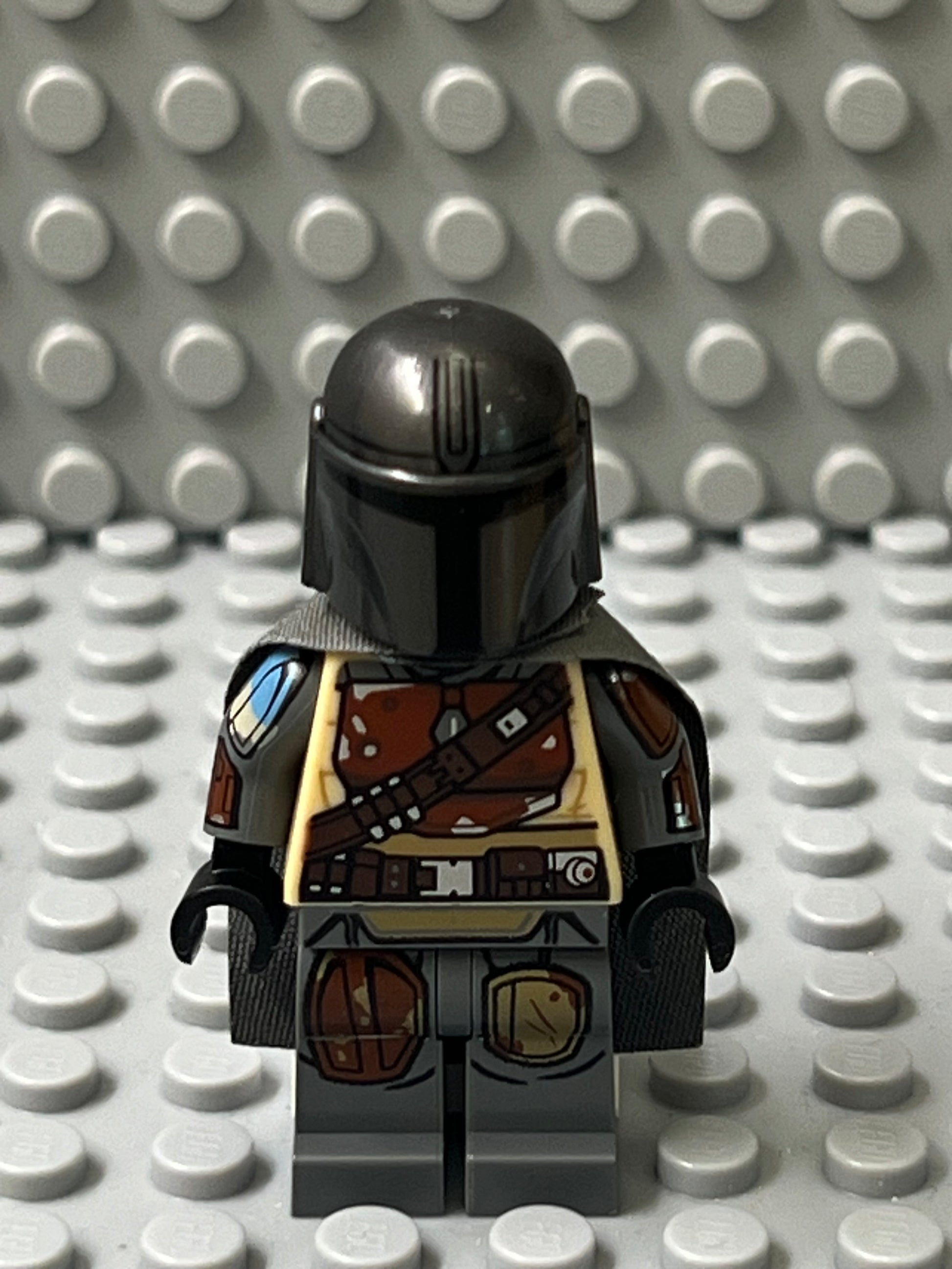 Din Djarin (Tan Printed Arms)